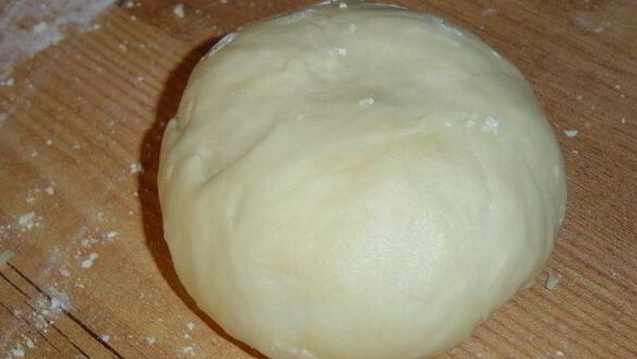 ШАГ 2. киш с помидорами черри и мясными шариками