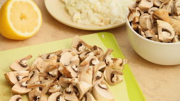 ШАГ 3. киш с шампиньонами и салом