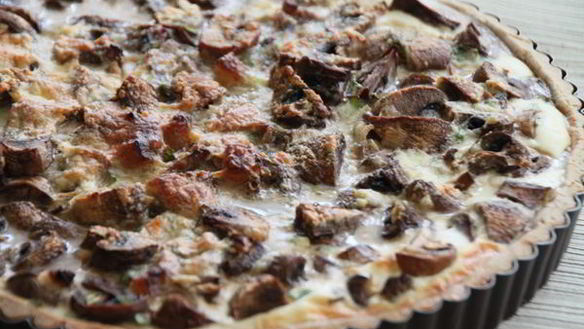 ШАГ 6. киш с шампиньонами и салом