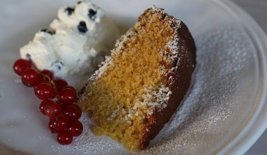 Рецепт кукурузный пирог со сливками и голубикой