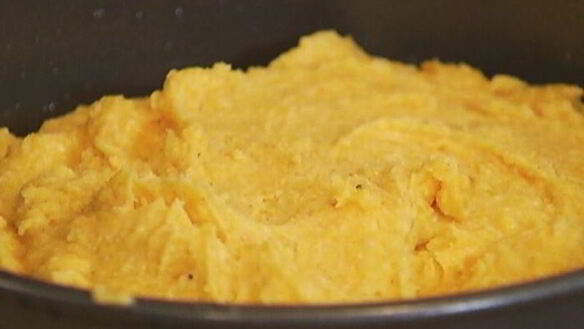 ШАГ 6. кукурузный пирог со сливками и голубикой