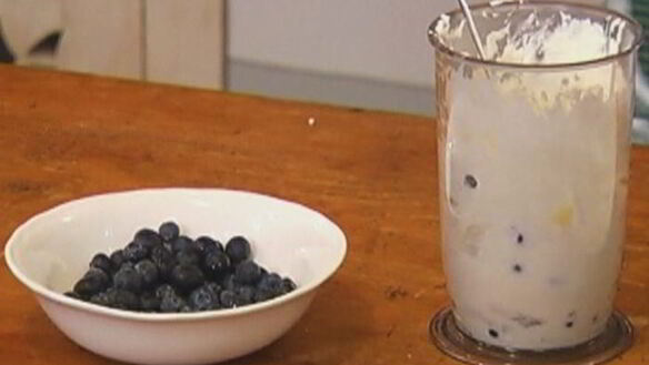 ШАГ 8. кукурузный пирог со сливками и голубикой