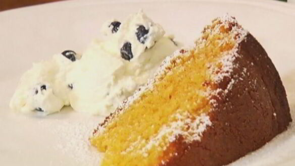 ШАГ 9. кукурузный пирог со сливками и голубикой