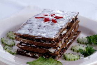 Многослойный пирог из печени