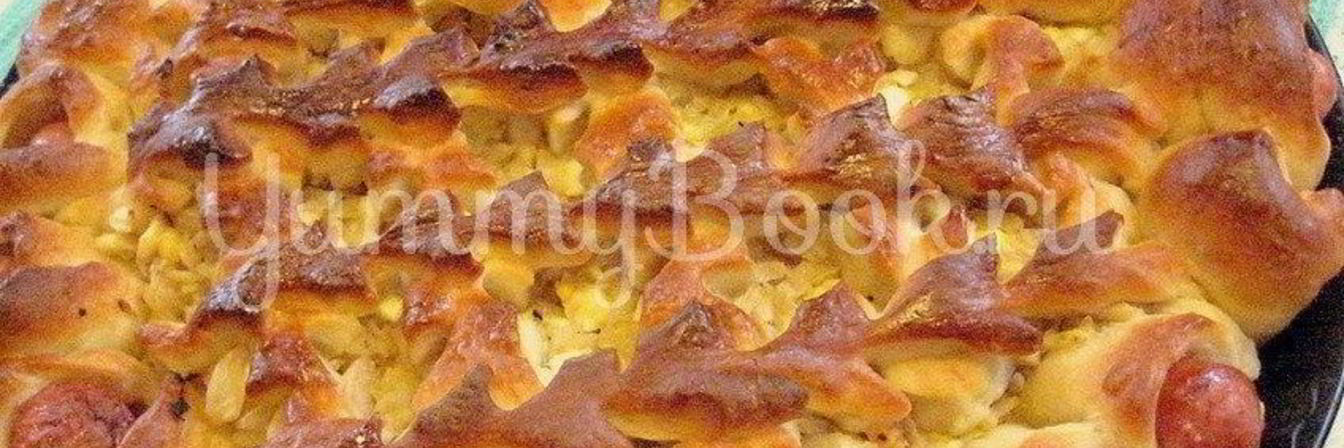 Открытый пирог с капустой и сосисками
