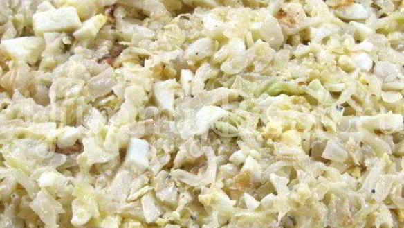 ШАГ 2. открытый пирог с капустой и сосисками