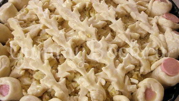 ШАГ 6. открытый пирог с капустой и сосисками