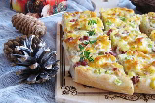 Открытый пирог с мясом, картофелем и цукини