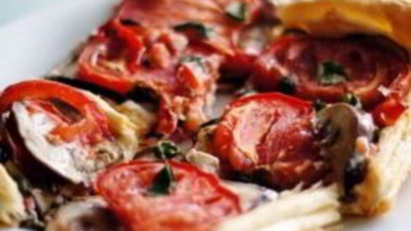 ШАГ 8. пирог из слоеного теста с сыром и баклажаном