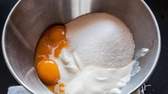 ШАГ 4. пирог на твороге с клубникой