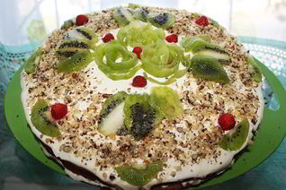 Пирог с киви и клубникой