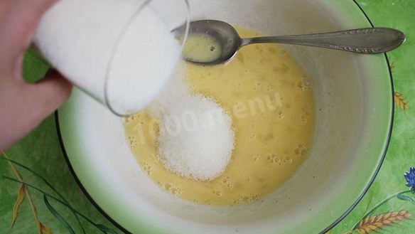 ШАГ 2. пирог с киви и клубникой