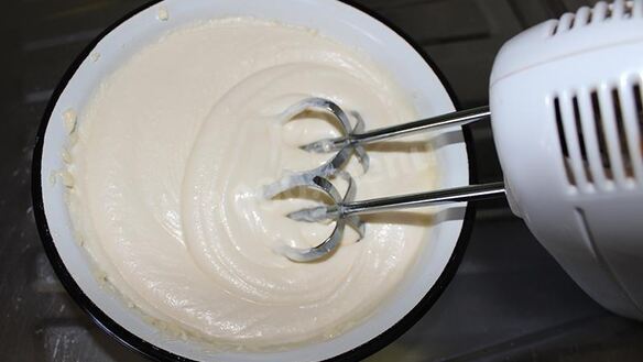 ШАГ 13. пирог с киви и клубникой