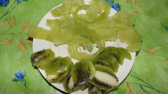 ШАГ 14. пирог с киви и клубникой