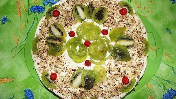 ШАГ 18. пирог с киви и клубникой