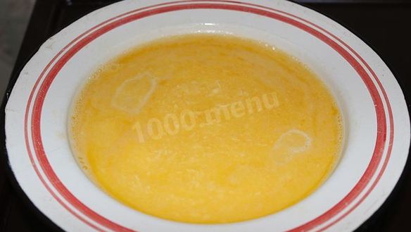 ШАГ 3. пирог с киви и клубникой