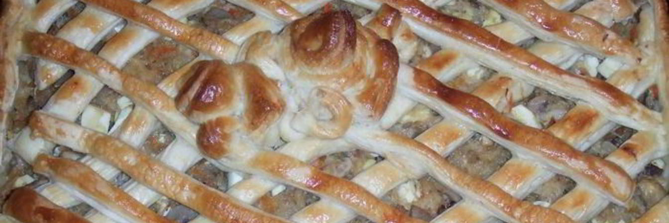 Пирог с квашеной капустой, луком, грибами и яйцом