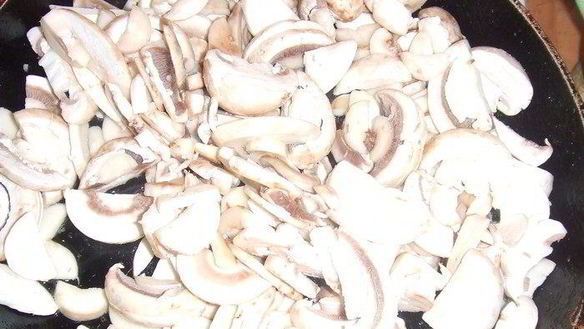 ШАГ 3. пирог с квашеной капустой, луком, грибами и яйцом