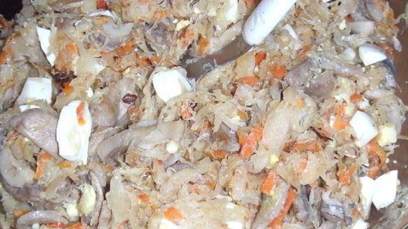 ШАГ 5. пирог с квашеной капустой, луком, грибами и яйцом