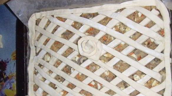 ШАГ 6. пирог с квашеной капустой, луком, грибами и яйцом