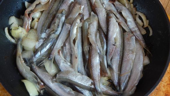 ШАГ 9. пирог с мойвой