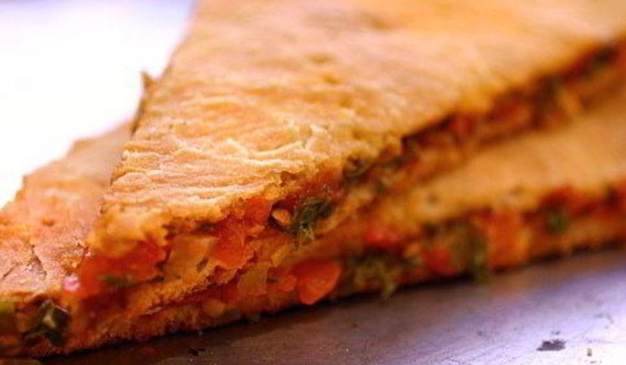 Рецепт пирог с томатами, луком и кинзой