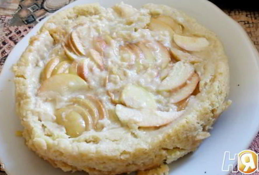 Пирог с яблоками и фруктовым пюре