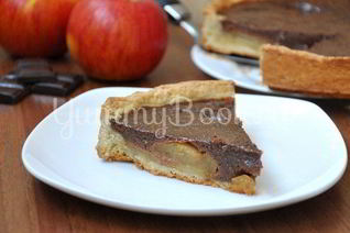 Пирог с яблоками, карамелью и шоколадом