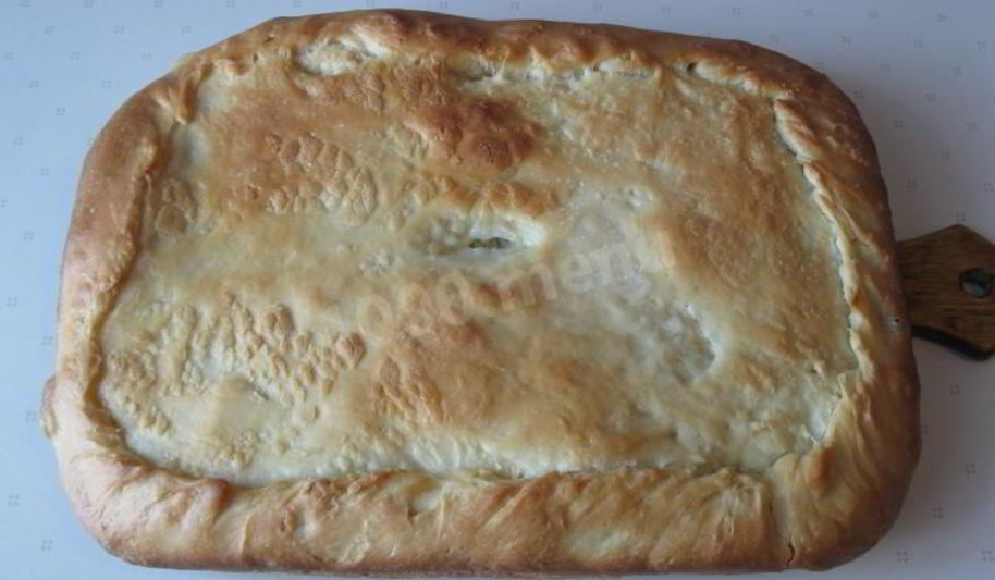 Рецепт пирог со свежемороженой мойвой и луком на дрожжах