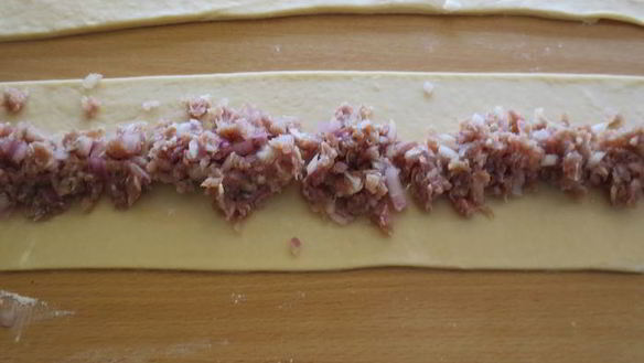 ШАГ 13. пирог спираль с мясной начинкой