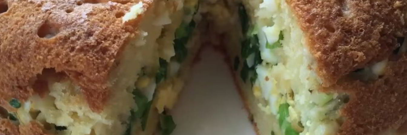Пышный заливной пирог с яйцом и луком