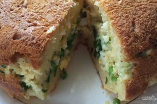 Пышный заливной пирог с яйцом и луком