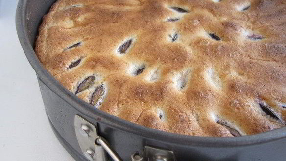 ШАГ 8. сливовый пирог с миндалем