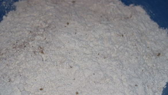 ШАГ 3. темный пирог с цукатами и орехами