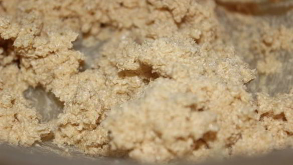 ШАГ 4. темный пирог с цукатами и орехами