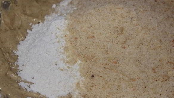 ШАГ 6. темный пирог с цукатами и орехами