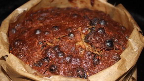 ШАГ 9. темный пирог с цукатами и орехами