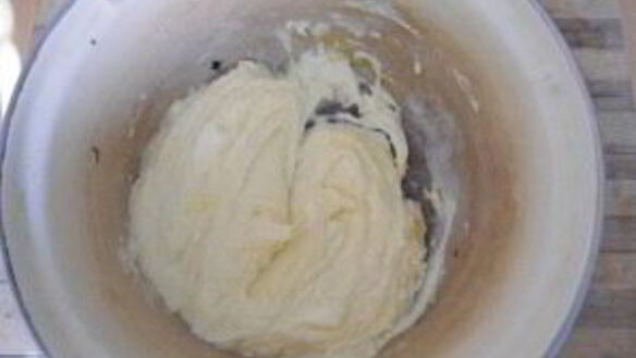 ШАГ 3. тертый пирог со смородиной