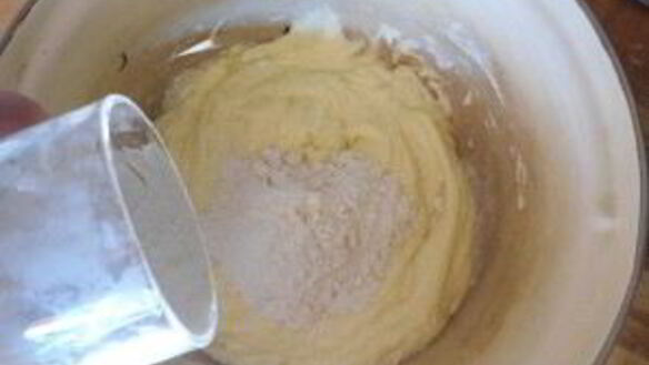 ШАГ 4. тертый пирог со смородиной