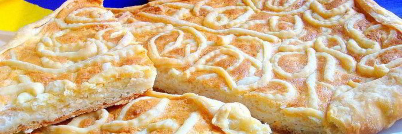 Творожно-белковый пирог с айвой