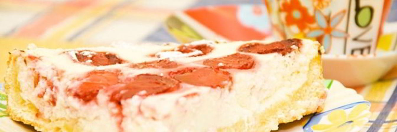 Творожный пирог с клубникой