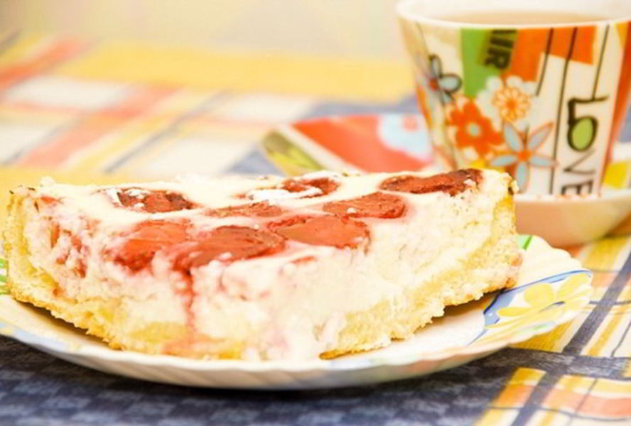 Творожный пирог с клубникой