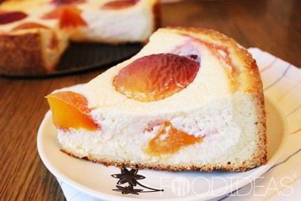 Творожный пирог с персиками