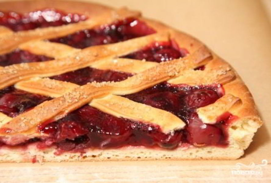 Вишневый пирог из дрожжевого теста