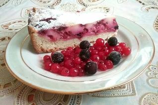 Заливной пирог с ягодами