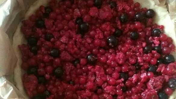 ШАГ 6. заливной пирог с ягодами