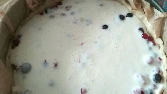 ШАГ 7. заливной пирог с ягодами