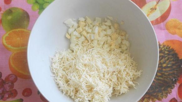 ШАГ 4. заливной рыбный пирог с рыбными консервами