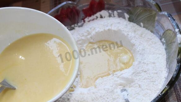 ШАГ 6. дрожжевые пирожки с ягодами в духовке