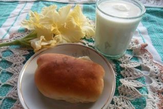 Дрожжевые пирожки с зеленым луком и яйцом в духовке